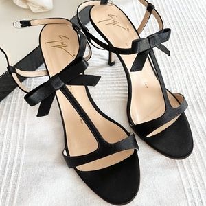 NWT Designer Giuseppe Zanotti gorgeous black satin bow strap sandals 8.5